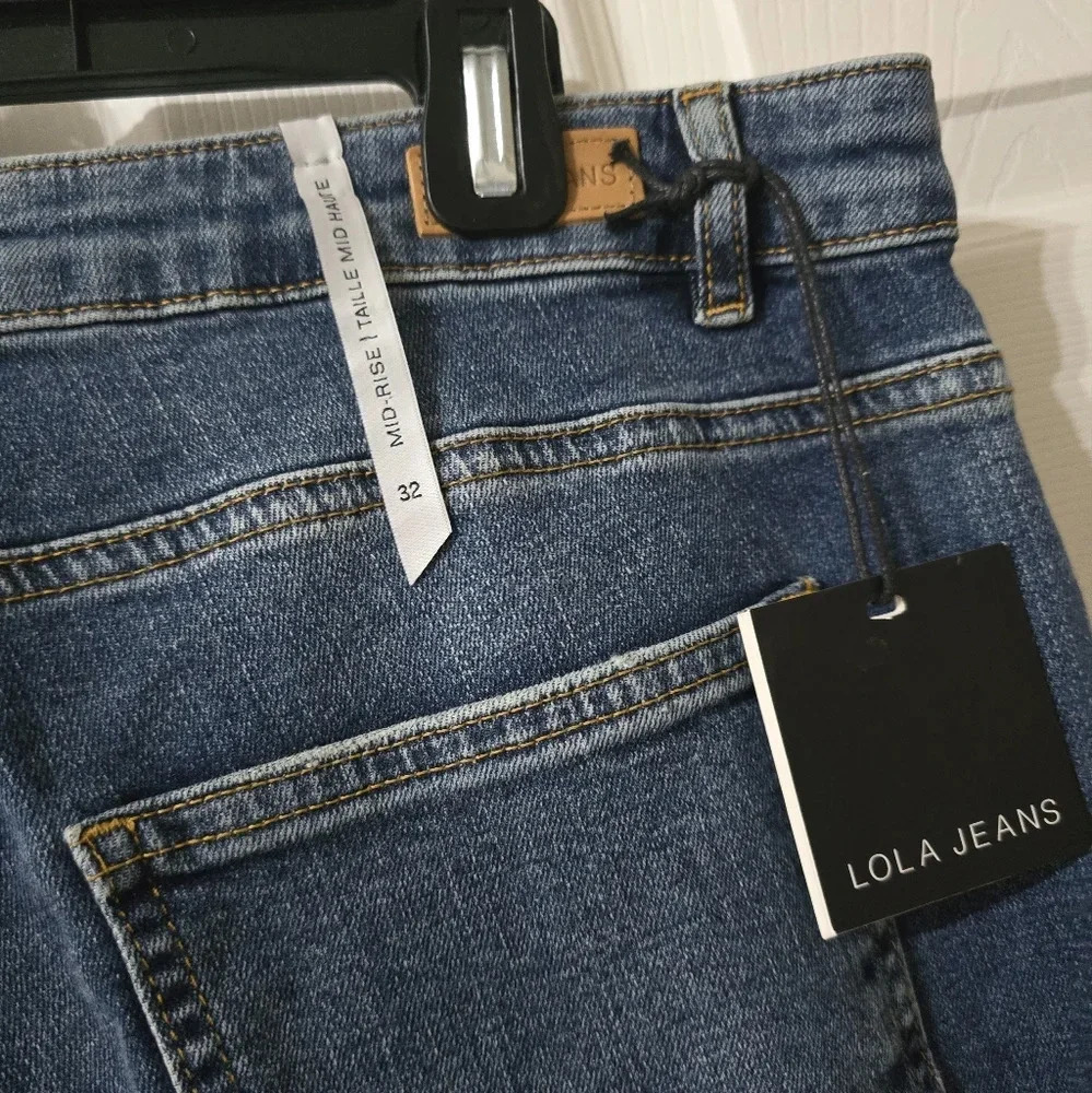 NWT LOLA Bradly-DIS Midrise Flare Jeans, Medium Wash, Destructed, Size 32. - Picture 11 of 13